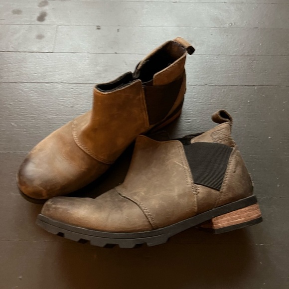 Sorel Emilie Chelsea Waterproof Ankle Boots for Ladies, size 6.5 - Picture 2 of 6